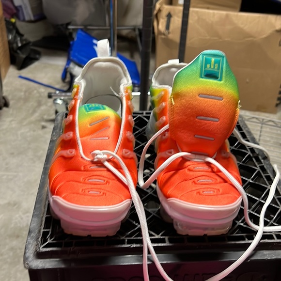 Nike shoes - Picture 1 of 8